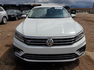 2017 Volkswagen Passat R-Line z VIN 1VWDT7A38HC052171, wystawiony jako Copart lot #55157965 z przebiegiem 82 371 mil mil oraz Szkoda całkowita • Salvage title. Historia ofert i sprzedaży dostępna na DreamBid. Obrazek 5.