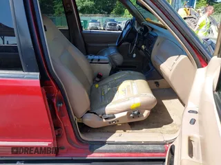 2001 Ford Explorer XLT z VIN 1FMZU73E01ZA05817, wystawiony jako IAAI lot #42550182 z przebiegiem 185 304 mil mil oraz . Historia ofert i sprzedaży dostępna na DreamBid. Obrazek 5.