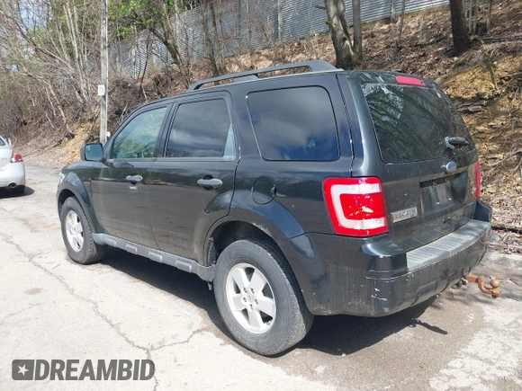 2010 Ford Escape XLT z VIN 1FMCU9DGXAKD25432, wystawiony jako IAAI lot #42195798 z przebiegiem 135 080 mil mil oraz . Historia ofert i sprzedaży dostępna na DreamBid. Obrazek 3.
