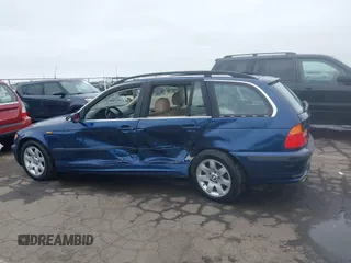 2004 BMW 3 Series 325i with VIN WBAEN33464PC13314, listed as a IAAI auction lot 42110516 with 195,498 mi miles and . Bid and sale history available at carsss.com. Image 14.