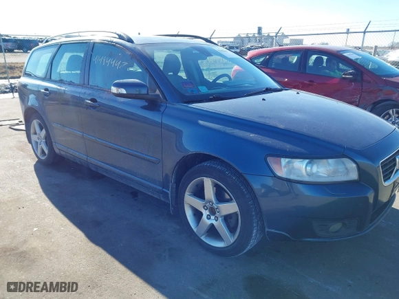 2008 Volvo V50 2.4L with VIN YV1MW382882379153, listed as a IAAI auction lot 41484447 with 223,450 mi miles. Bid and sale history available at carsss.com. Image 1.