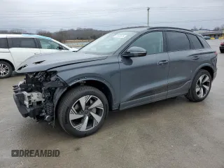 2025 Audi Q6 e-tron Premium Plus z VIN WA124BGF6SA005195, wystawiony jako Copart lot #42492975 z przebiegiem Nie podano mil oraz Szkody całkowita. Historia ofert i sprzedaży dostępna na DreamBid. Obrazek 1.