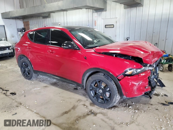 2024 Dodge Hornet R/T Plus z VIN ZACPDFDWXR3A09761, wystawiony jako Copart lot #48555035 z przebiegiem 26 549 mil mil oraz Szkoda całkowita • Salvage title. Historia ofert i sprzedaży dostępna na DreamBid. Obrazek 4.
