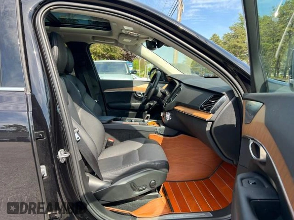 2023 Volvo XC90 Plus Bright Theme with VIN YV4H60CN8P1985514, listed as a Copart auction lot 60407985 with 117,257 mi miles and Clean title. Bid and sale history available at DreamBid. Image 5.