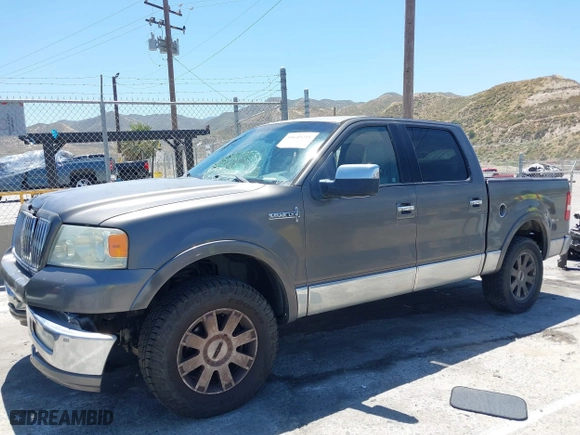2006 Lincoln Mark LT with VIN 5LTPW18566FJ02358, listed as a IAAI auction lot 39649218 with 167,336 mi miles. Bid and sale history available at carsss.com. Image 16.