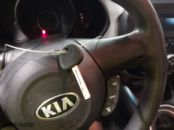 2015 Kia Soul with VIN KNDJN2A2XF7117795, listed as a IAAI auction lot 41977970 with 139,025 mi miles. Bid and sale history available at carsss.com. Image 11.