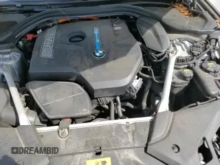 2019 BMW 5 Series 530e z VIN WBAJA9C52KB254388, wystawiony jako Copart lot #71249085 z przebiegiem 95 275 mil mil oraz Szkoda całkowita • Salvage title. Historia ofert i sprzedaży dostępna na DreamBid. Obrazek 14.