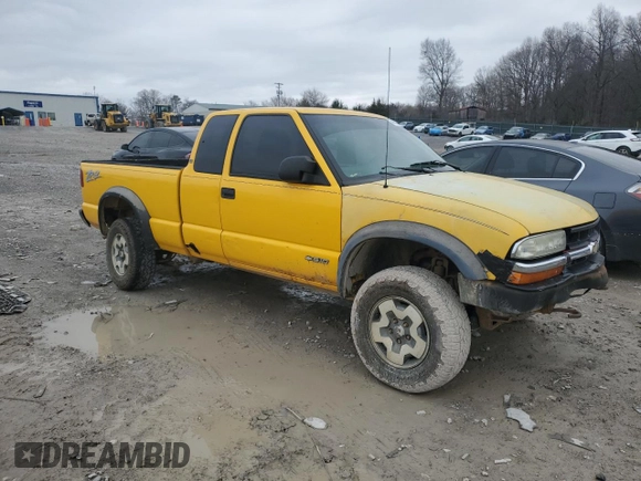 2002 Chevrolet S-10 LS with VIN 1GCCT19W128251633, listed as a Copart auction lot 44657705 with 181,895 mi miles and Clean Title. Bid and sale history available at carsss.com. Image 4.