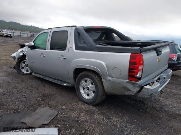 2010 Chevrolet Avalanche LT with VIN 3GNVKFE03AG298995, listed as a IAAI auction lot 40968285 with 125,197 mi miles. Bid and sale history available at carsss.com. Image 3.