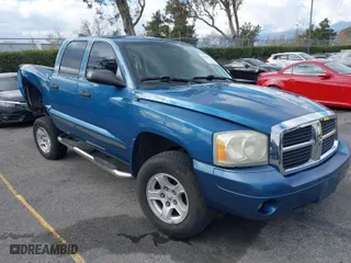2005 Dodge Dakota SLT with VIN 1D7HE48N85S261745, listed as a IAAI auction lot 41401763 with 153,799 mi miles. Bid and sale history available at carsss.com. Image 1.