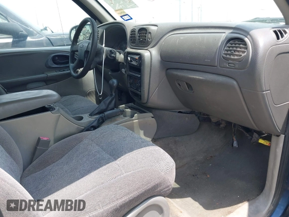 2004 Chevrolet TrailBlazer EXT LT with VIN 1GNES16S846225582, listed as a IAAI auction lot 42131532 with Not Provided miles. Bid and sale history available at carsss.com. Image 5.