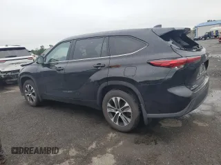 2022 Toyota Highlander XLE with VIN 5TDGZRBH7NS241862, listed as a Copart auction lot 62605495 with 29,080 mi miles and Salvage title. Bid and sale history available at DreamBid. Image 2.