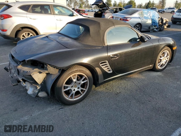 2005 Porsche Boxster z VIN WP0CA29885U711749, wystawiony jako Copart lot #84301684 z przebiegiem 272 856 mil mil oraz Szkoda całkowita • Salvage title. Historia ofert i sprzedaży dostępna na DreamBid. Obrazek 3.