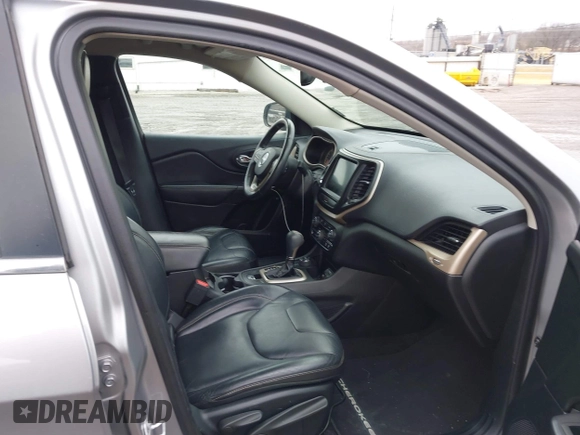 2017 Jeep Cherokee Limited with VIN 1C4PJMDB6HW537351, listed as a IAAI auction lot 41714970 with 161,193 mi miles and . Bid and sale history available at DreamBid. Image 5.