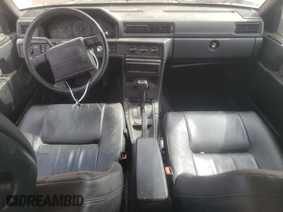 1991 Volvo 900 z VIN YV1JA8943MA045997, wystawiony jako Copart lot #74633174 z przebiegiem 296 013 mil mil oraz Szkody całkowita. Historia ofert i sprzedaży dostępna na DreamBid. Obrazek 8.