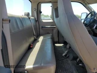 2008 Ford F-250 XL with VIN 1FTSX21598EE58662, listed as a Copart auction lot 57767305 with 137,970 mi miles and Salvage title. Bid and sale history available at DreamBid. Image 10.