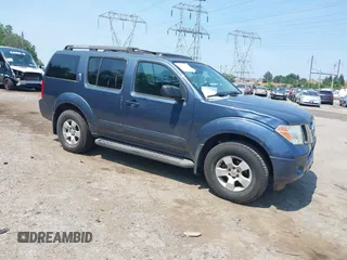 2006 Nissan Pathfinder SE z VIN 5N1AR18WX6C667928, wystawiony jako IAAI lot #42503100 z przebiegiem 154 798 mil mil oraz . Historia ofert i sprzedaży dostępna na DreamBid. Obrazek 1.