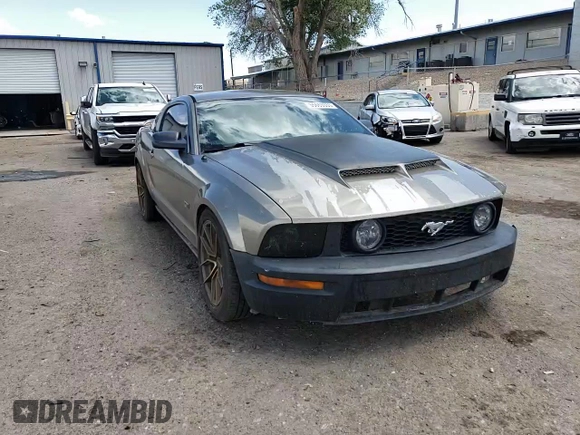2005 Ford Mustang GT Deluxe z VIN 1ZVHT82H355259178, wystawiony jako Copart lot #55663555 z przebiegiem 194 211 mil mil oraz Szkoda całkowita • Salvage title. Historia ofert i sprzedaży dostępna na DreamBid. Obrazek 13.