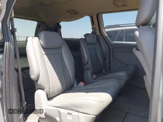 2007 Chrysler Town & Country Touring with VIN 2A8GP54L27R358317, listed as a IAAI auction lot 42492735 with 138,165 mi miles and . Bid and sale history available at DreamBid. Image 8.