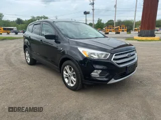 2017 Ford Escape SE z VIN 1FMCU9GD1HUE81634, wystawiony jako Copart lot #59329635 z przebiegiem 98 326 mil mil oraz Czysty tytuł • Clean title. Historia ofert i sprzedaży dostępna na DreamBid. Obrazek 1.