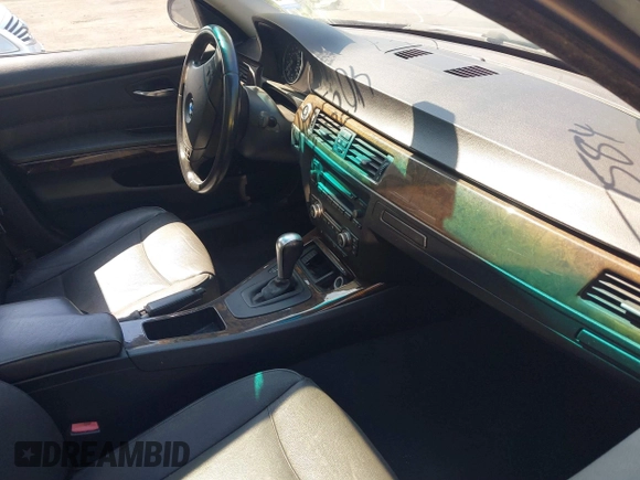 2007 BMW 3 Series 328xi с VIN WBAVC93557KX61238, выставлен на аукционе IAAI как лот 40251584 с пробегом 133 587 миль миль и . История ставок и продаж доступна на DreamBid. Изображение 5.