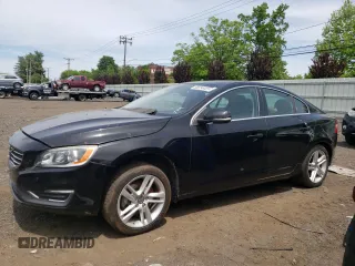2015 Volvo S60 T5 Platinum z VIN YV1612TD1F2303278, wystawiony jako Copart lot #58234425 z przebiegiem 103 507 mil mil oraz Czysty tytuł • Clean title. Historia ofert i sprzedaży dostępna na DreamBid. Obrazek 1.