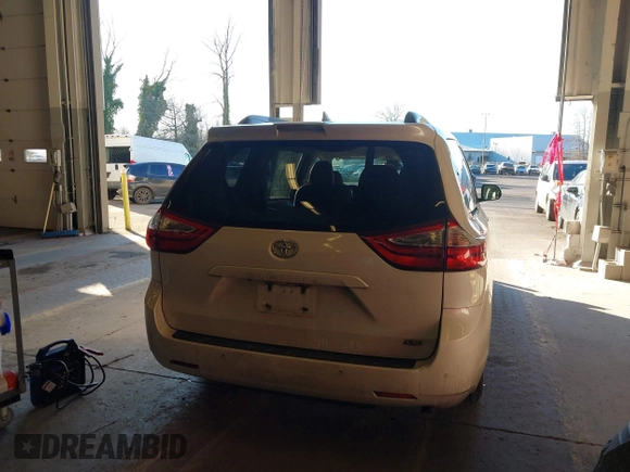 2018 Toyota Sienna XLE Auto Access Seat with VIN 5TDYZ3DC9JS907715, listed as a IAAI auction lot 41557733 with 133,270 mi miles. Bid and sale history available at carsss.com. Image 17.