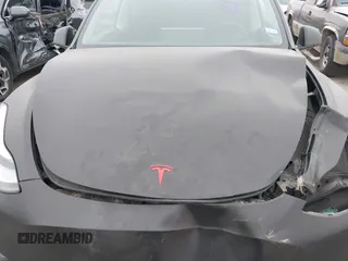 2021 Tesla Model Y Long Range with VIN 5YJYGDEE5MF111774, listed as a IAAI auction lot 41525622 with 39,960 mi miles. Bid and sale history available at carsss.com. Image 10.