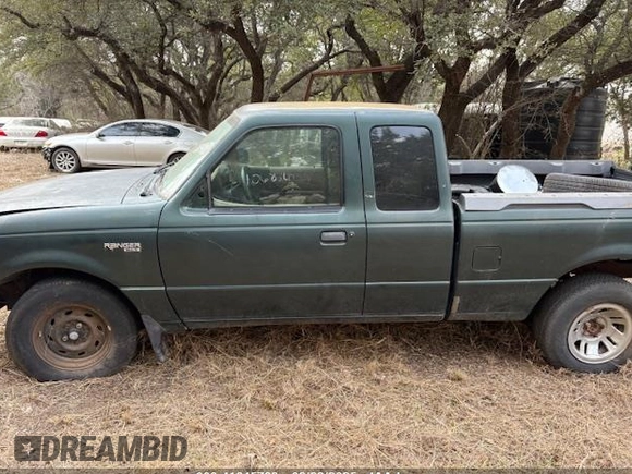 2001 Ford Ranger XLT Appearance with VIN 1FTYR14E91PA64146, listed as a IAAI auction lot 41645783 with 106,836 mi miles. Bid and sale history available at carsss.com. Image 14.