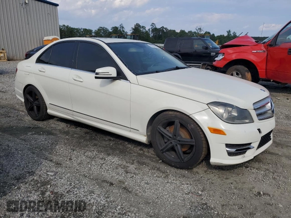 2012 Mercedes-Benz C 300 Sport z VIN WDDGF8BB1CA601416, wystawiony jako Copart lot #60269945 z przebiegiem 195 941 mil mil oraz Czysty tytuł • Clean title. Historia ofert i sprzedaży dostępna na DreamBid. Obrazek 4.