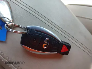 2018 Infiniti QX30 Premium z VIN SJKCH5CR0JA051889, wystawiony jako IAAI lot #42234392 z przebiegiem 104 095 mil mil oraz . Historia ofert i sprzedaży dostępna na DreamBid. Obrazek 11.