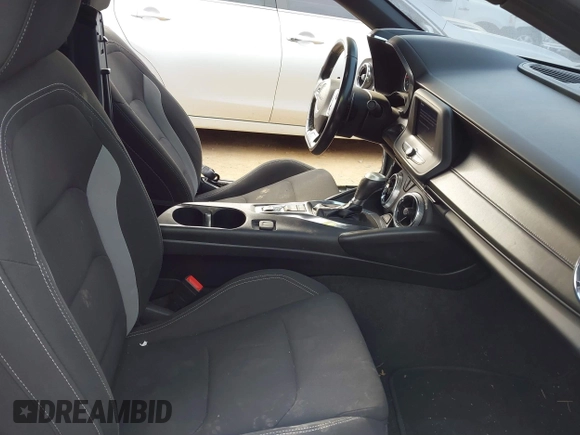 2020 Chevrolet Camaro 1LT z VIN 1G1FB1RS3L0108186, wystawiony jako IAAI lot #41427677 z przebiegiem 66 752 mil mil oraz . Historia ofert i sprzedaży dostępna na DreamBid. Obrazek 5.