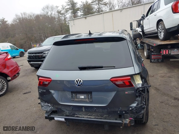 2020 Volkswagen Tiguan SE with VIN 3VV2B7AX2LM086678, listed as a IAAI auction lot 41694051 with 59,495 mi miles. Bid and sale history available at carsss.com. Image 17.