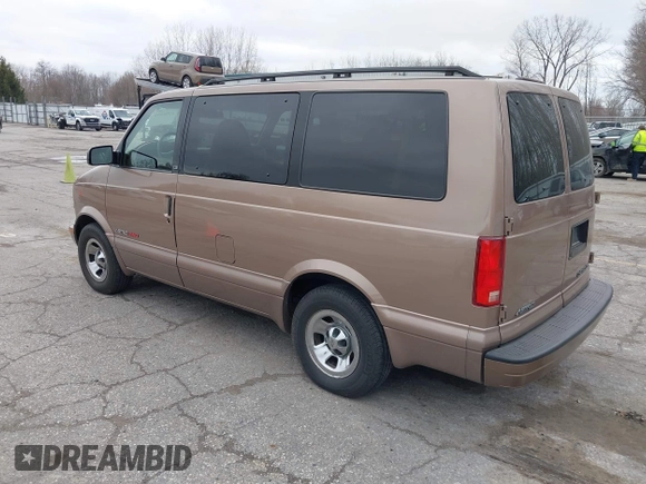 1998 Chevrolet Astro with VIN 1GNEL19W0WB198965, listed as a IAAI auction lot 41986890 with 107,881 mi miles. Bid and sale history available at carsss.com. Image 3.
