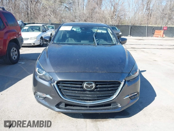 2017 Mazda 3 Grand Touring z VIN 3MZBN1W39HM137879, wystawiony jako IAAI lot #41857308 z przebiegiem 73 569 mil mil oraz . Historia ofert i sprzedaży dostępna na DreamBid. Obrazek 12.
