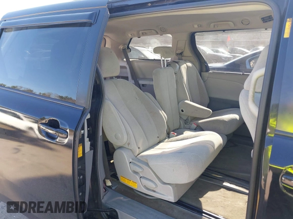 2014 Toyota Sienna LE AAS z VIN 5TDKK3DCXES476334, wystawiony jako IAAI lot #42059883 z przebiegiem 250 454 mil mil oraz . Historia ofert i sprzedaży dostępna na DreamBid. Obrazek 8.