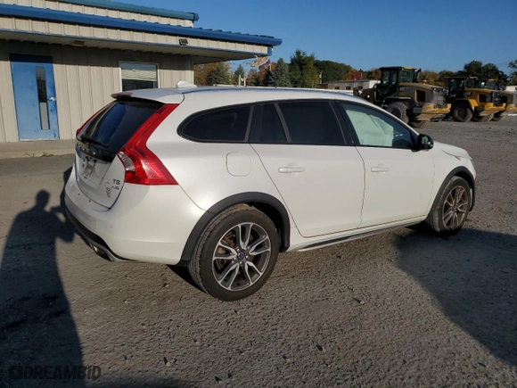2016 Volvo V60 Cross Country T5 with VIN YV4612HK0G1006181, listed as a Copart auction lot 82689074 with 98,049 mi miles and Salvage Title. Bid and sale history available at carsss.com. Image 3.