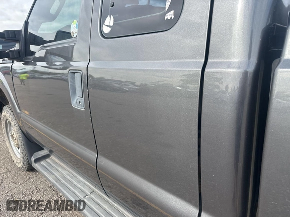 2015 Ford F-250 XLT z VIN 1FT7X2B61FEC57669, wystawiony jako IAAI lot #42430375 z przebiegiem 141 252 mil mil oraz . Historia ofert i sprzedaży dostępna na DreamBid. Obrazek 19.