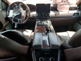2020 Lincoln Navigator Black Label z VIN 5LMJJ3TTXLEL16191, wystawiony jako Copart lot #56931005 z przebiegiem 53 251 mil mil oraz Szkody całkowita. Historia ofert i sprzedaży dostępna na DreamBid. Obrazek 8.