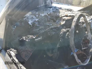 2024 Tesla Model Y Performance z VIN 7SAYGDEF5RF183755, wystawiony jako Copart lot #47230175 z przebiegiem Nie podano mil oraz Szkoda całkowita • Salvage title. Historia ofert i sprzedaży dostępna na DreamBid. Obrazek 9.