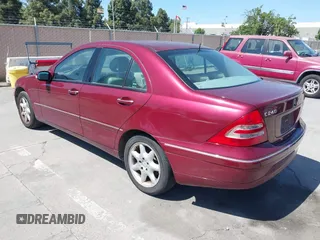 2001 Mercedes-Benz C 230/260/280/320 z VIN WDBRF61J21F056048, wystawiony jako IAAI lot #42273081 z przebiegiem 138 637 mil mil oraz . Historia ofert i sprzedaży dostępna na DreamBid. Obrazek 3.
