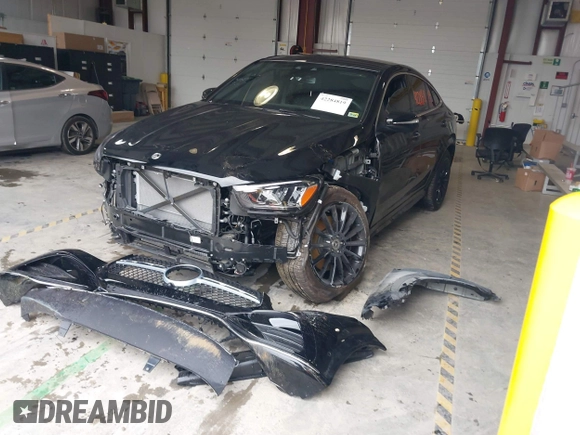 2025 Mercedes-Benz GLE 450 with VIN 4JGFD5KB7SB319795, listed as a IAAI auction lot 42284819 with 3,711 mi miles and . Bid and sale history available at DreamBid. Image 2.