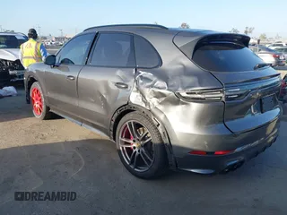 2021 Porsche Cayenne GTS z VIN WP1AG2AY0MDA35148, wystawiony jako IAAI lot #41949459 z przebiegiem 12 844 mil mil oraz . Historia ofert i sprzedaży dostępna na DreamBid. Obrazek 3.