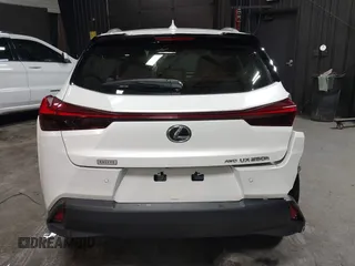 2024 Lexus UX 250h Premium z VIN JTHP9JBH5R2071157, wystawiony jako IAAI lot #42314505 z przebiegiem 15 803 mil mil oraz . Historia ofert i sprzedaży dostępna na DreamBid. Obrazek 17.