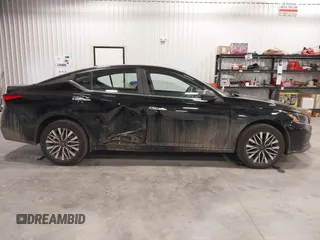 2025 Nissan Altima SV with VIN 1N4BL4DW7SN323575, listed as a IAAI auction lot 41603252 with 5,779 mi miles and . Bid and sale history available at DreamBid. Image 13.