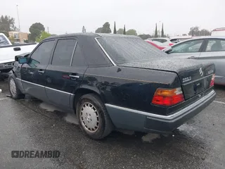 1993 Mercedes-Benz 300 with VIN WDBEB28E3PB996564, listed as a IAAI auction lot 41807504 with 132,180 mi miles and . Bid and sale history available at DreamBid. Image 3.