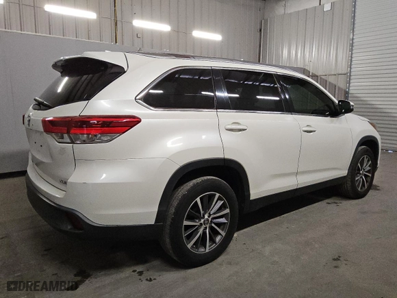 2019 Toyota Highlander SE with VIN 5TDKZRFHXKS556199, listed as a Copart auction lot 48882845 with 64,491 mi miles and Clean Title. Bid and sale history available at carsss.com. Image 3.
