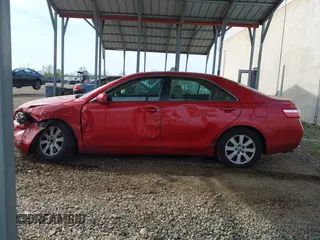 2008 Toyota Camry LE z VIN 4T1BK46KX8U054702, wystawiony jako IAAI lot #42116221 z przebiegiem 137 644 mil mil oraz . Historia ofert i sprzedaży dostępna na DreamBid. Obrazek 13.