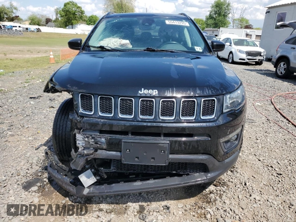 2020 Jeep Compass Latitude z VIN 3C4NJDBB8LT217957, wystawiony jako Copart lot #55413295 z przebiegiem 103 659 mil mil oraz Szkoda całkowita • Salvage title. Historia ofert i sprzedaży dostępna na DreamBid. Obrazek 5.