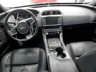 2017 Jaguar XE 35t R-Sport z VIN SAJAL4BV3HA973635, wystawiony jako Copart lot #52683915 z przebiegiem 138 331 mil mil oraz Szkoda całkowita • Salvage title. Historia ofert i sprzedaży dostępna na DreamBid. Obrazek 8.